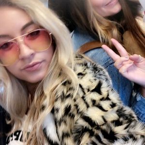 Meet your Posher, Rebecca